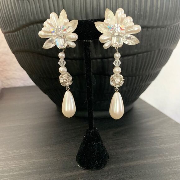 Vintage Suzanne Bjorntegard Flower Pearl Drop Clip On Earrings Bridal Wedding - Picture 1 of 8